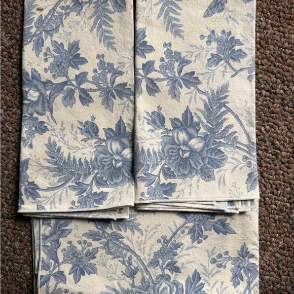 Three Vera Bradley Blue Toile Cotton Napkins on Cream background. New W/O tags. - Picture 2 of 3